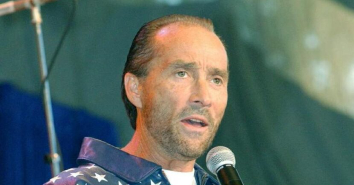 Country Music - Photo of Lee Greenwood